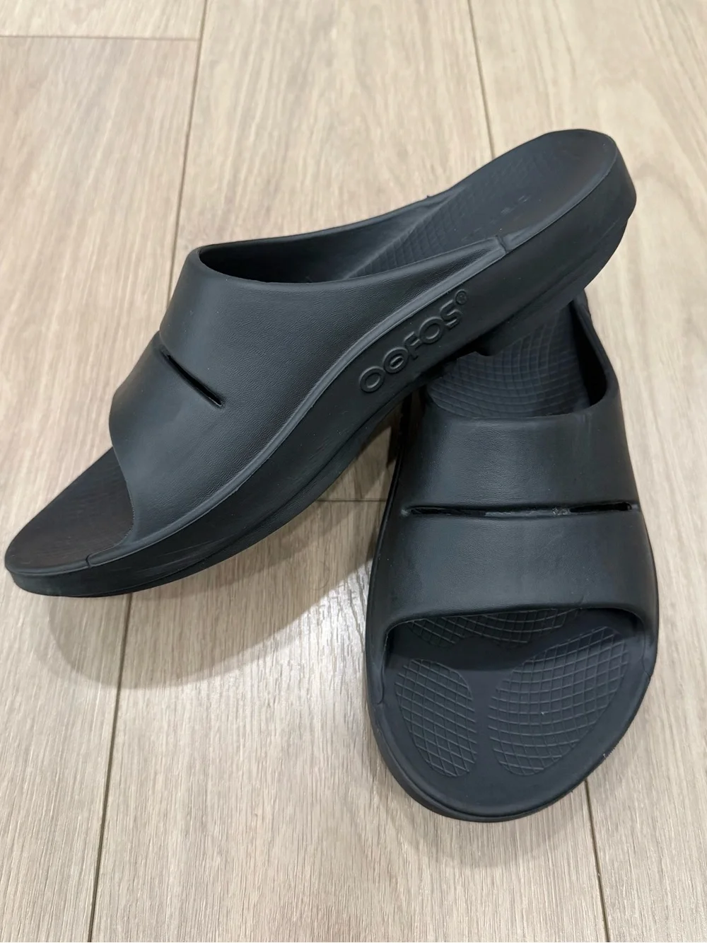 OOFOS Men's Black Slide Sandals - Cushioned Recovery Slides
